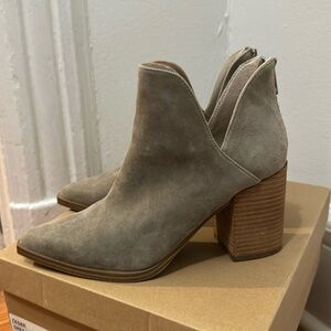 Steve Madden cedar grey suede ankle booties size 8.5